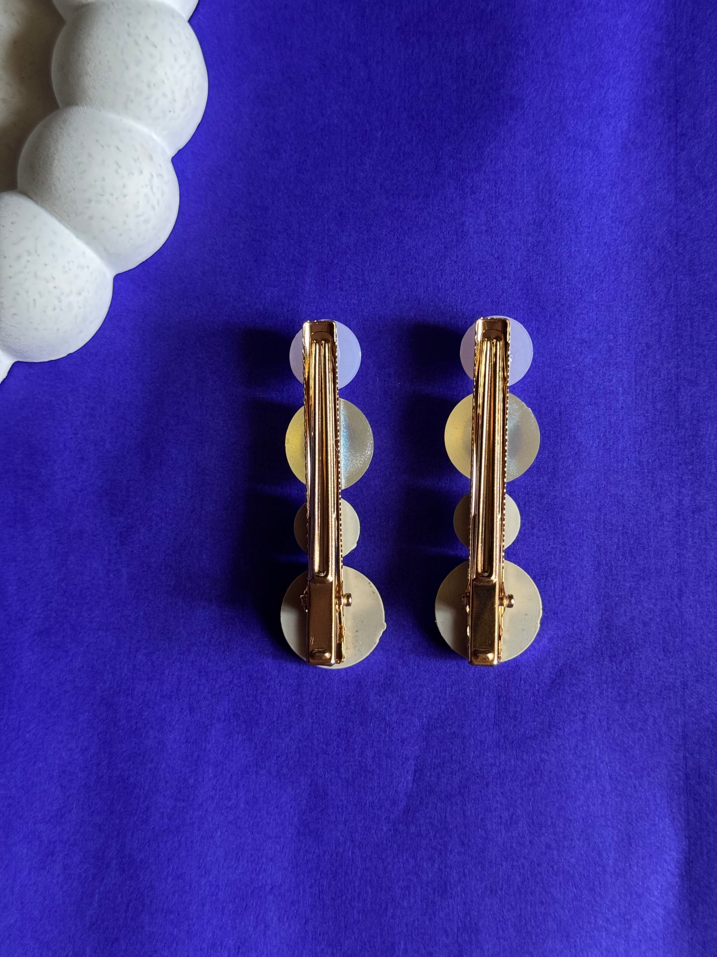 Elegant Hair Accessories with a Touch of Glam