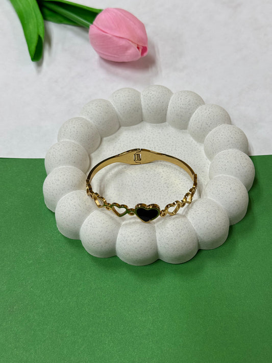 Bold Heart Clasp Bangle