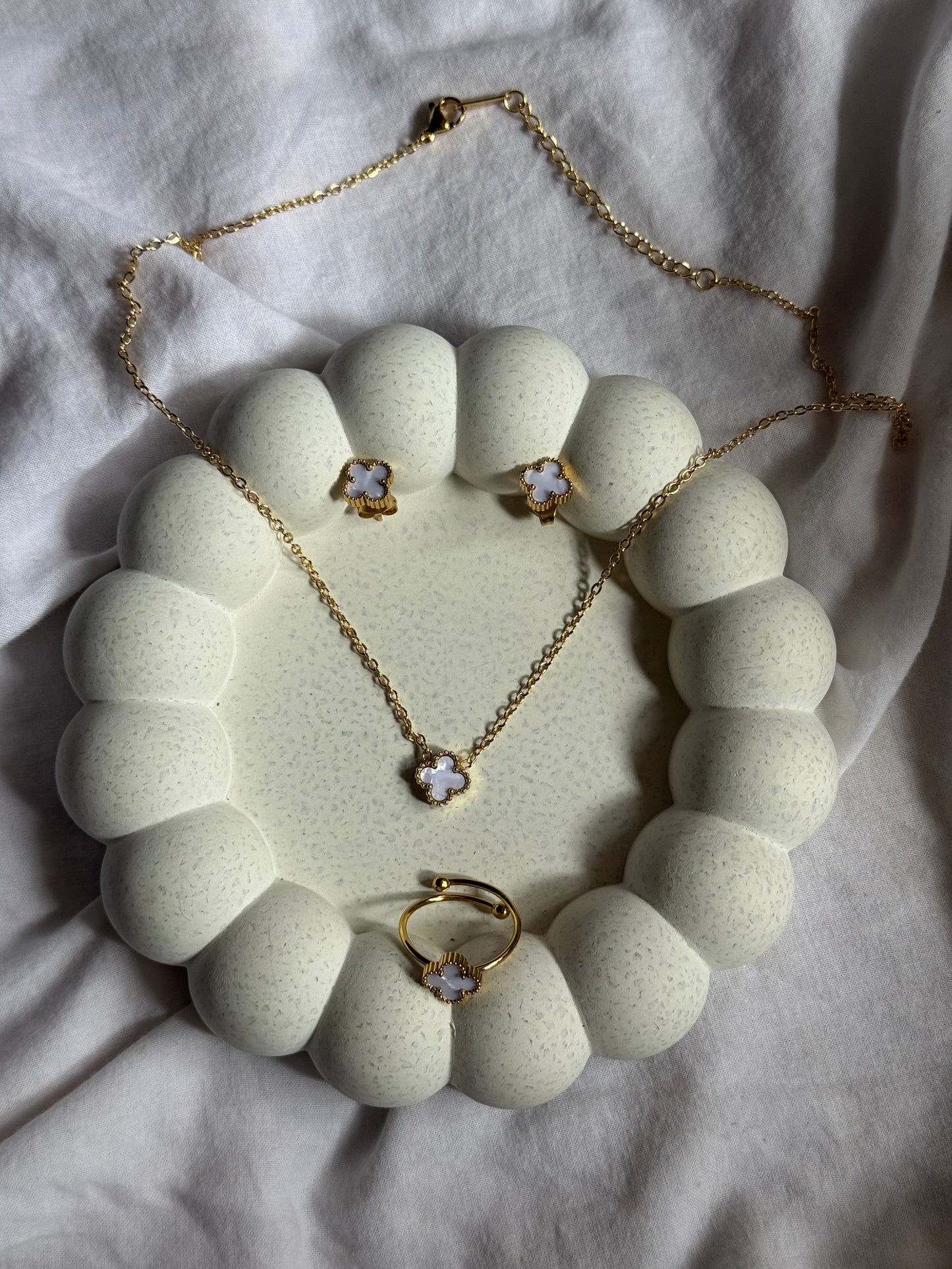Delicate Clover Pearl and Gold Jewelry Set
