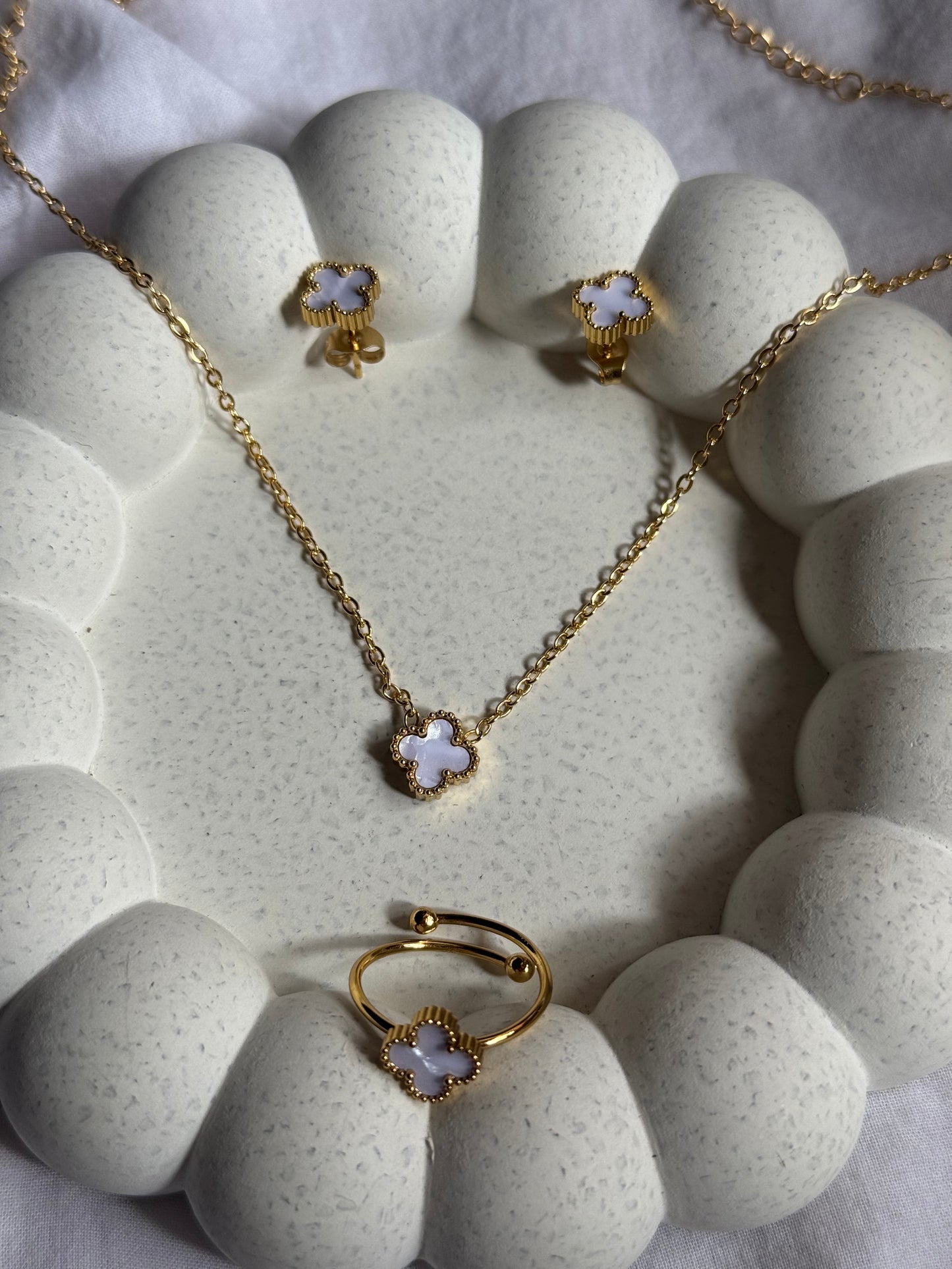 Delicate Clover Pearl and Gold Jewelry Set