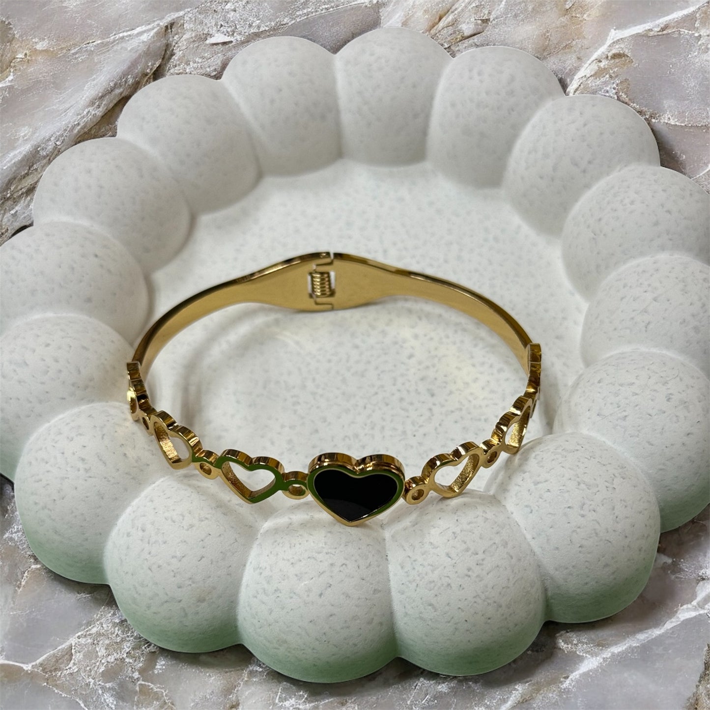 Bold Heart Clasp Bangle