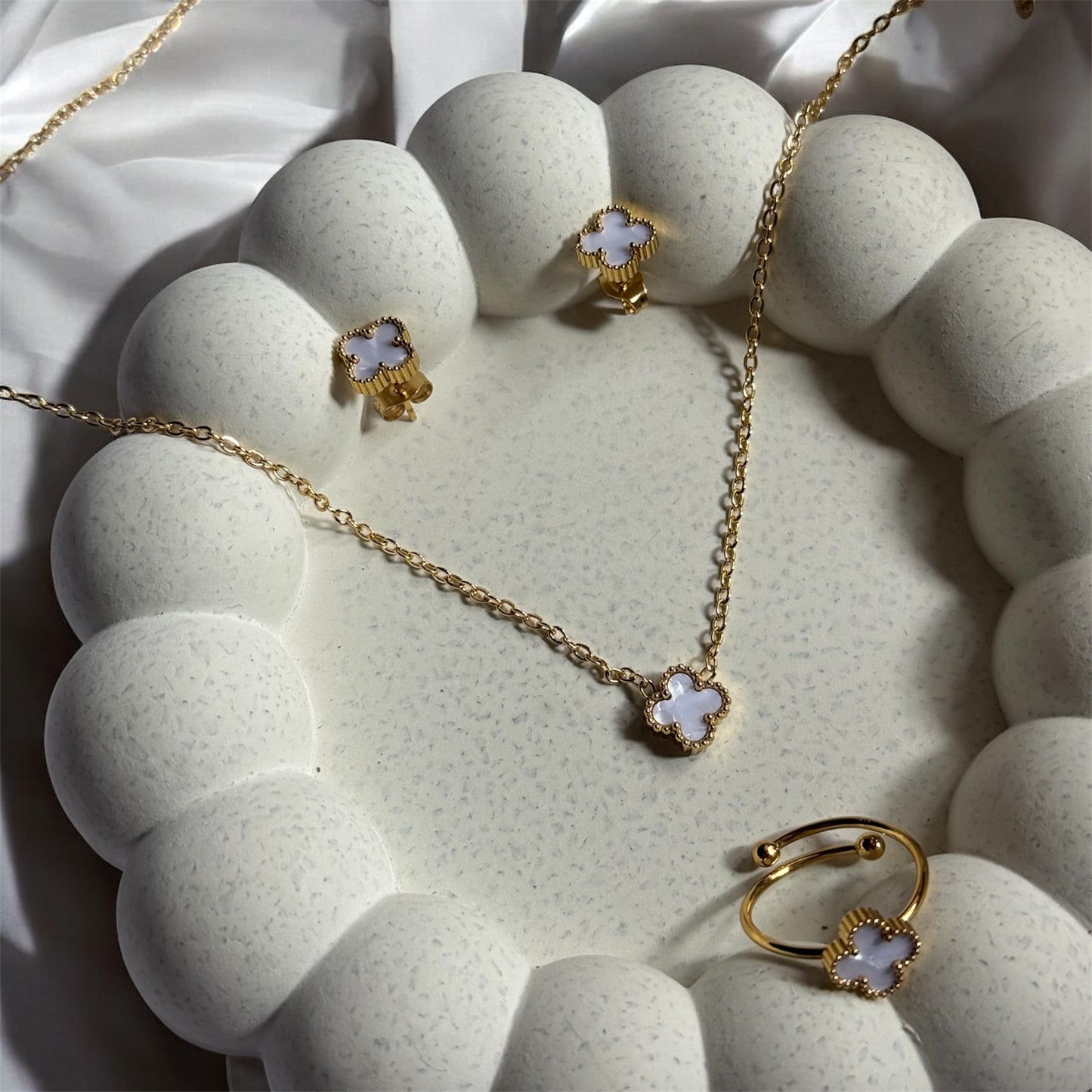 Delicate Clover Pearl and Gold Jewelry Set