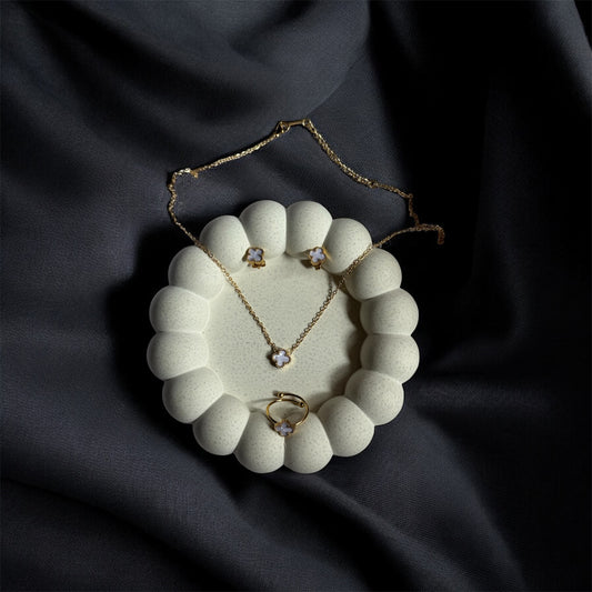 Delicate Clover Pearl and Gold Jewelry Set