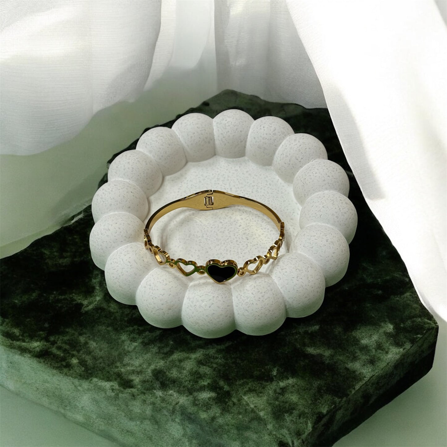 Bold Heart Clasp Bangle